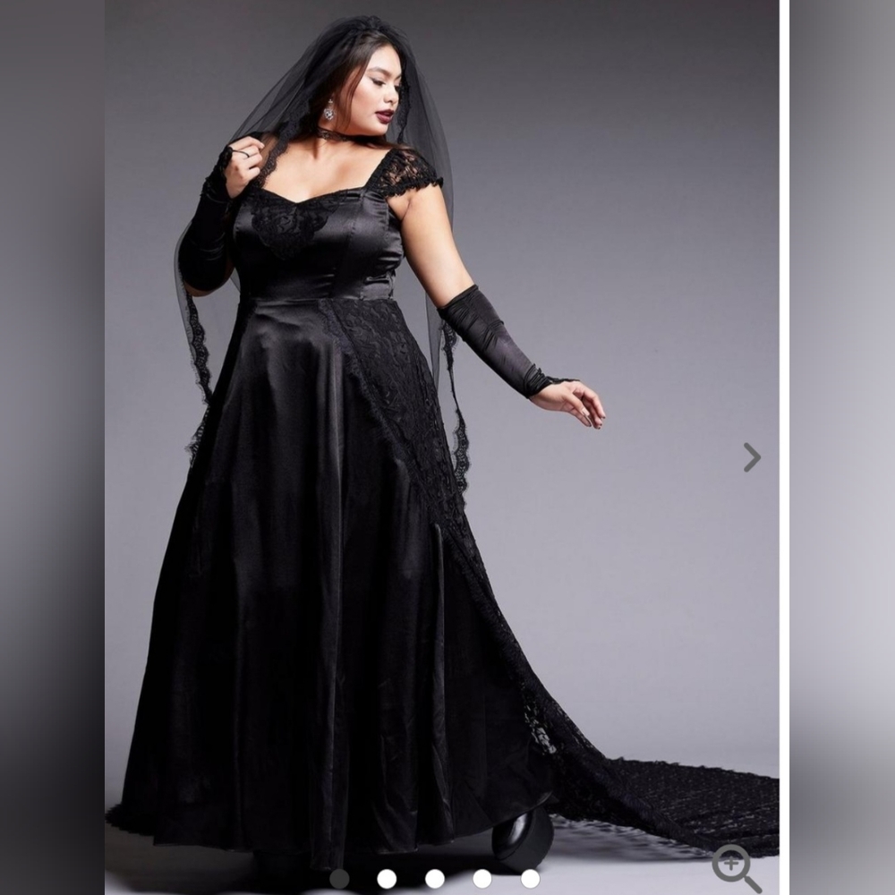 Brand new Hot Topic wedding dress
